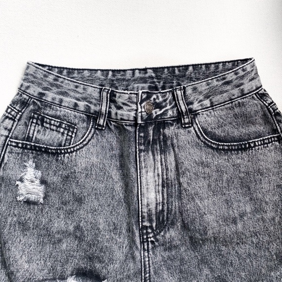 🌫 LIGHT GREY DENIM DISTRESSED HIGH WAIST RIPPED MOM JEANS! - Picture 7 of 11